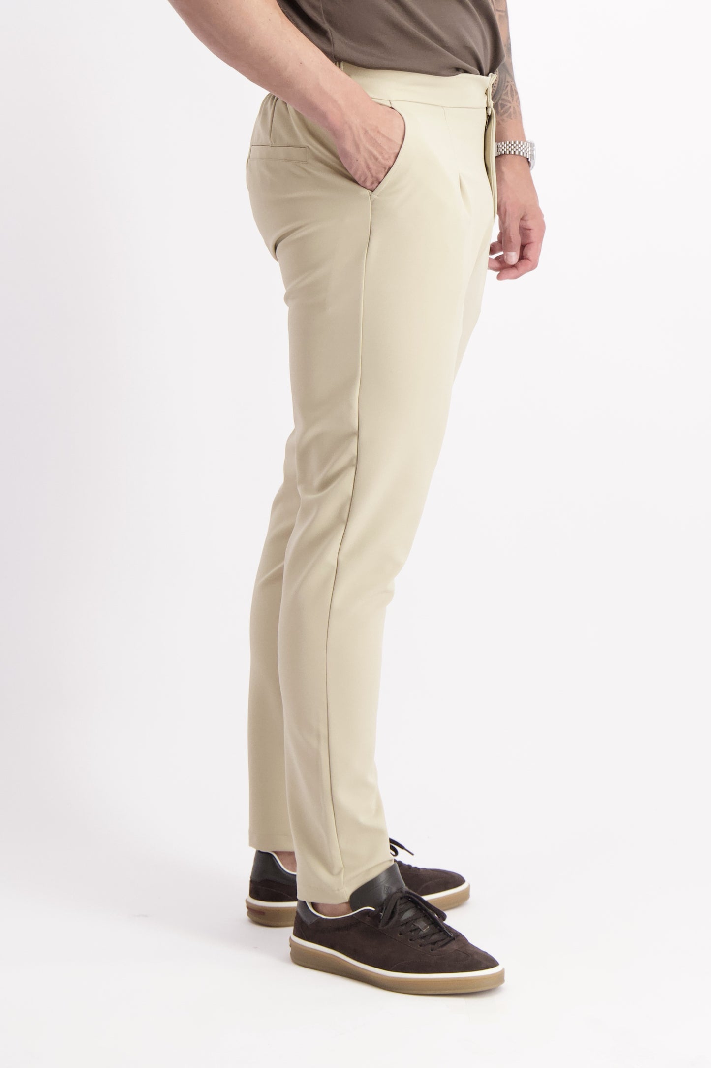 Les Brutes Tech trouser for men tailored fit. Tech broek beige