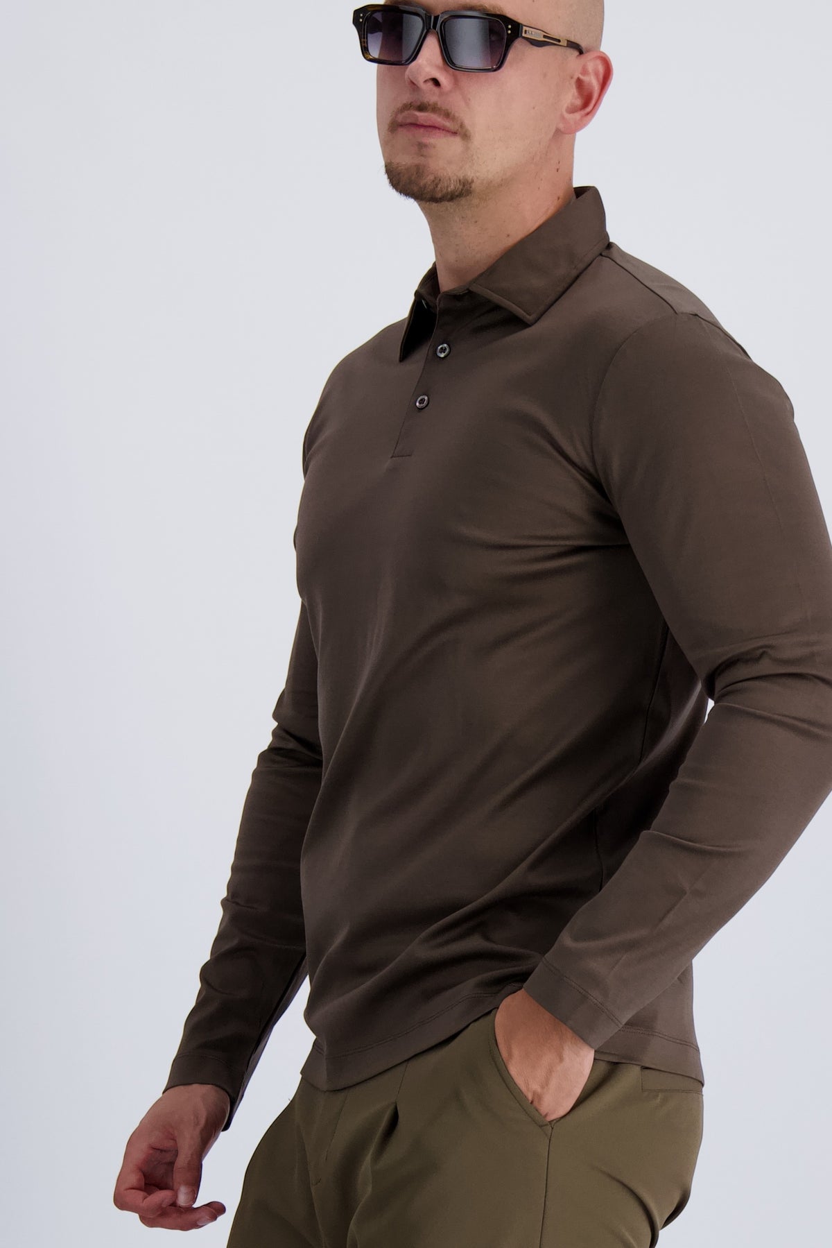 Smart casual men outfit featuring the brown mercerised polo longsleeve for men. 