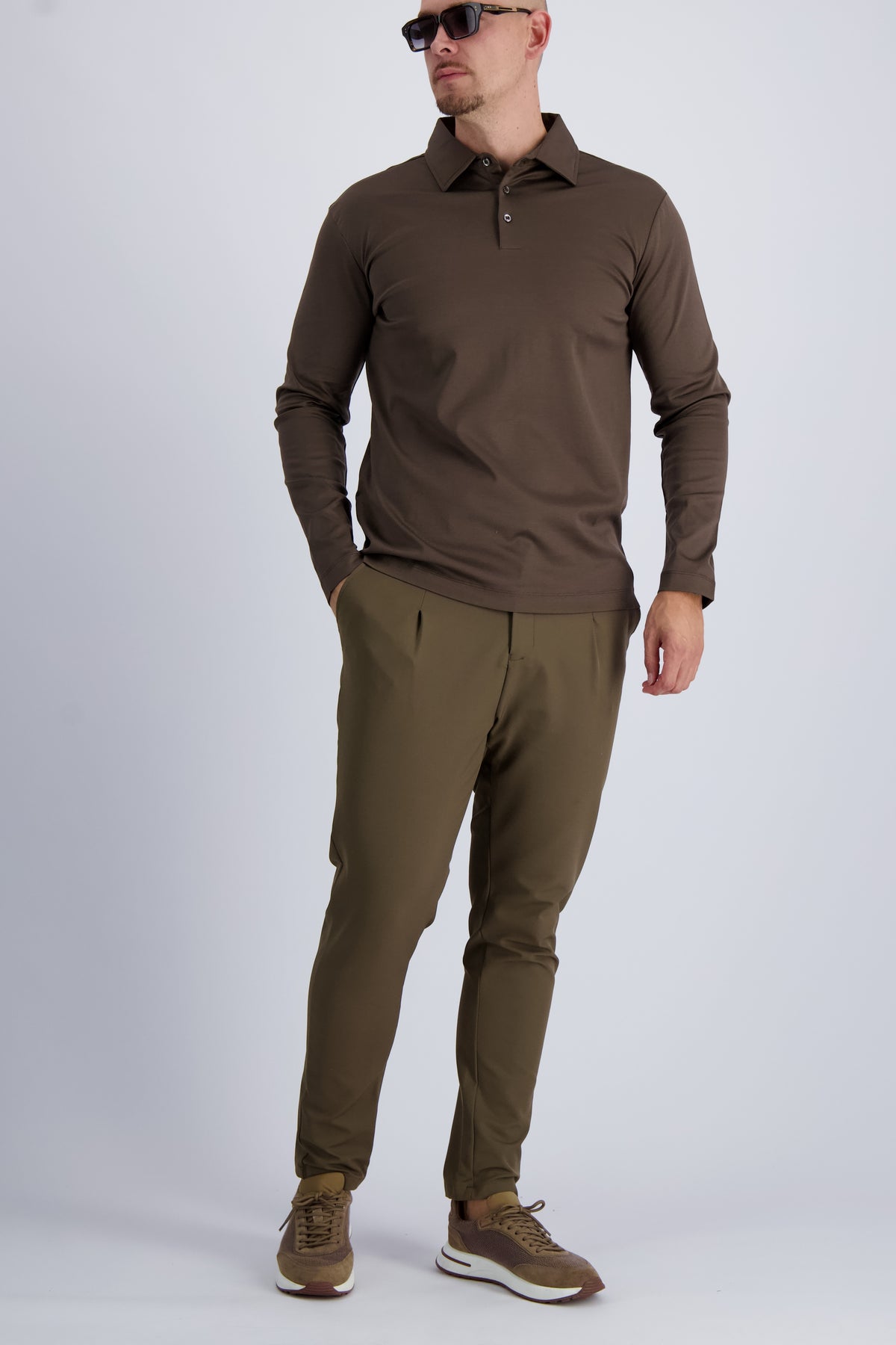 Smart casual men outfit featuring the brown mercerised polo longsleeve for men. 