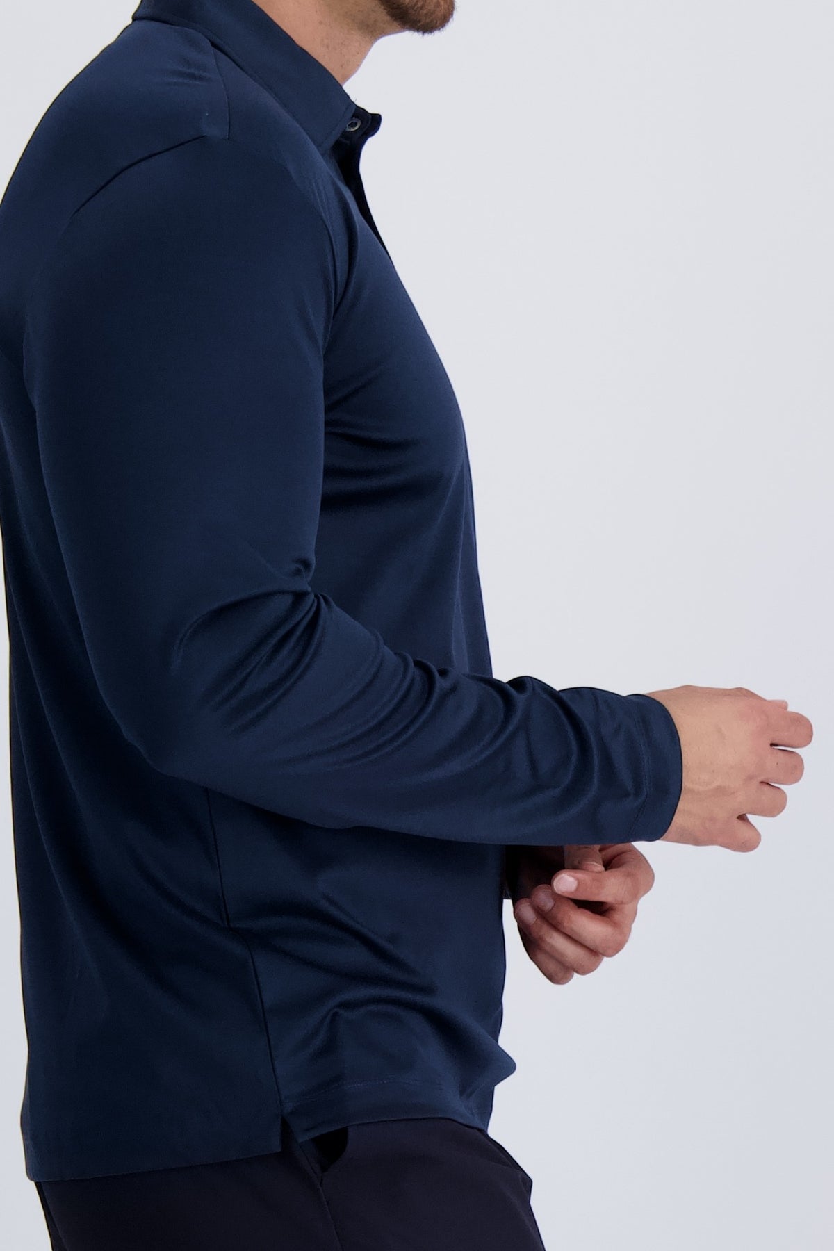Les Brutes Luxury mercerised polo with longsleeves in Navy blue. Designed with a comfort fitting and premium looks for men. 