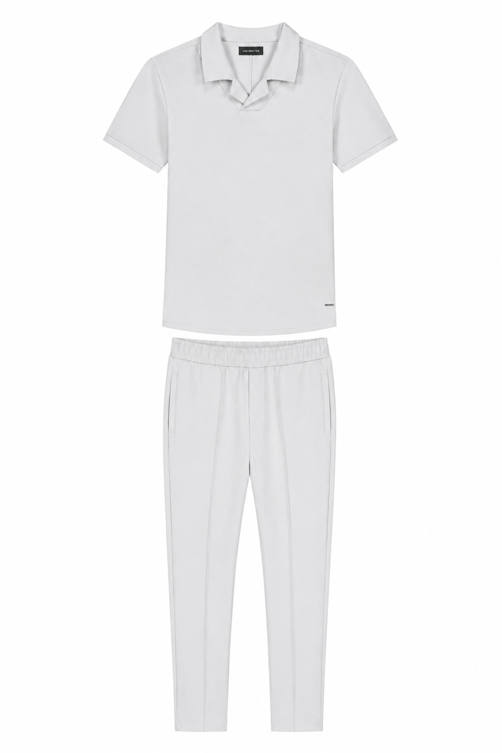 Les Brutes matching set with polo and trousers in light grey. Timeless fashion for men with a smart casual look