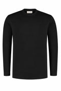 Luxury Black T-shirt with longsleeves in mercerised cotton. Premium quality with timeless design for men. 