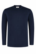 Luxury Navy T-shirt with longsleeves in mercerised cotton. Premium quality with timeless design for men. 