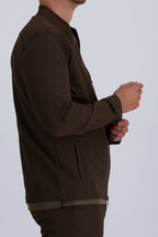 Les Brutes Tech Jacket standing collar in brown. A premium tech jack for casual days and smart ocassionis. Style is sportive chique. 