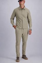Les Brutes premium tech set in beige. Overshirt and matching trousers. 
