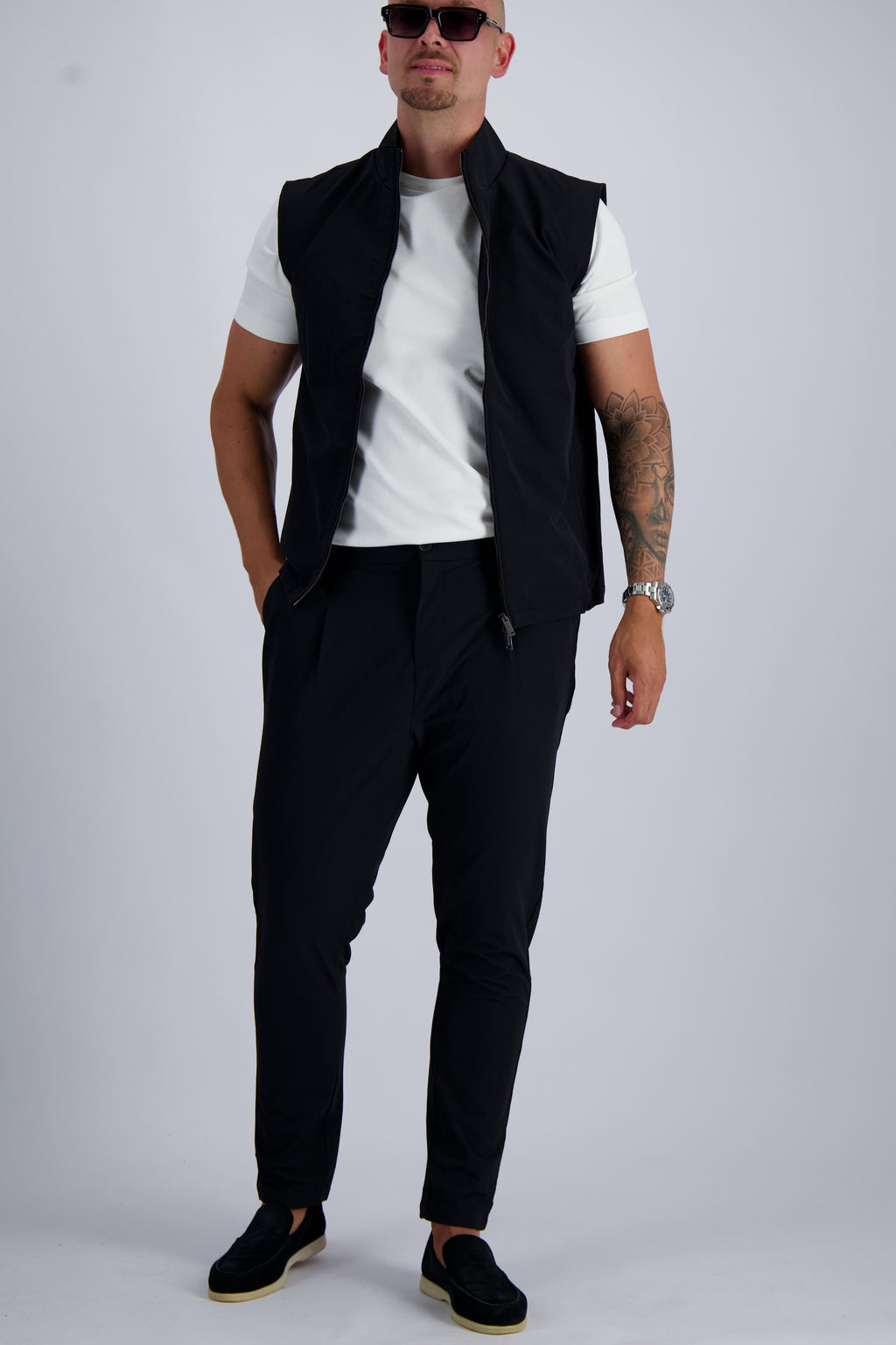 Les Brutes luxury Tech Bodywarmer in black. A premium essential for men who value timeless fashion and luxury. 