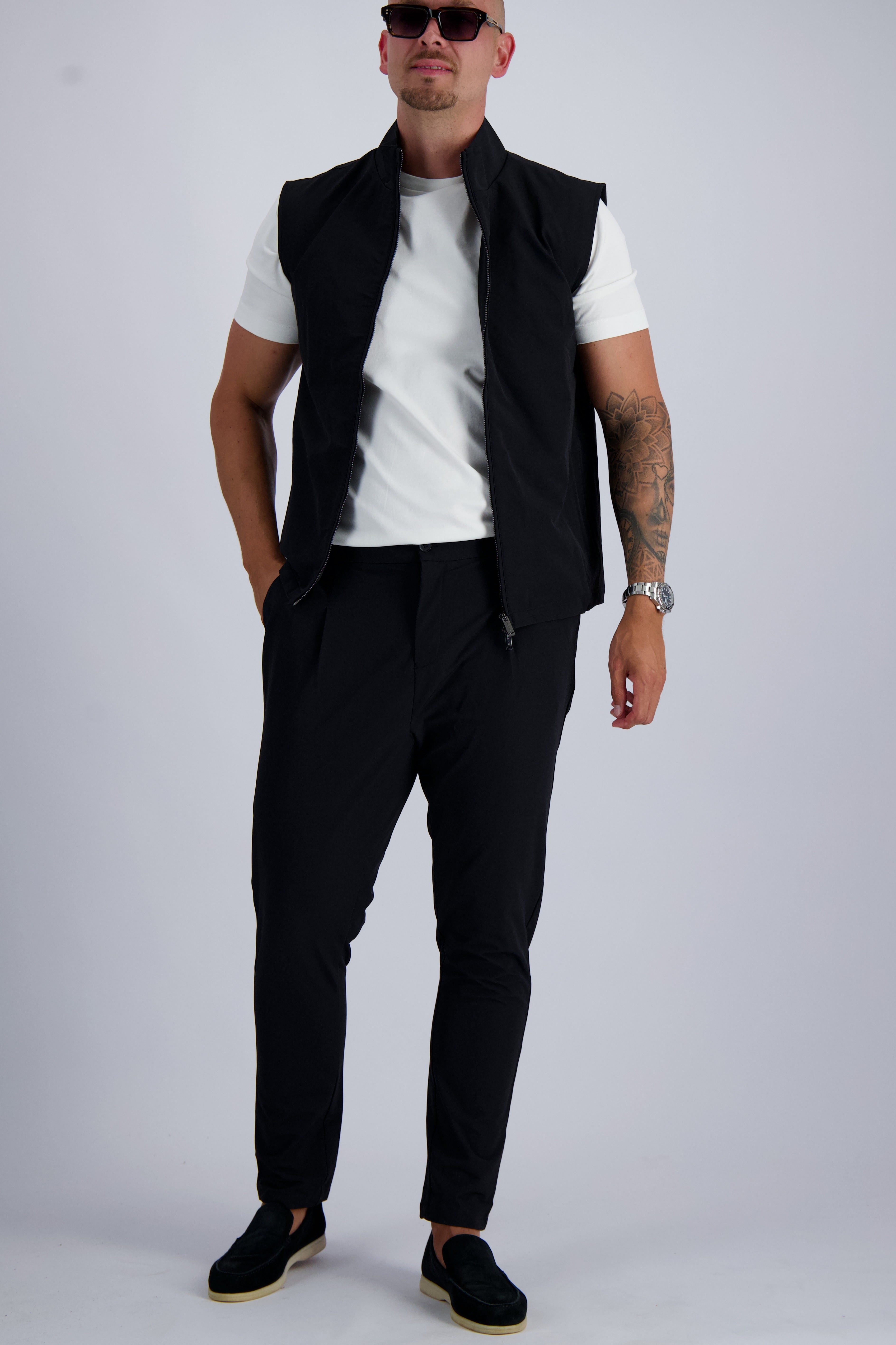 Les Brutes luxury Tech Bodywarmer in black. A premium essential for men who value timeless fashion and luxury. 