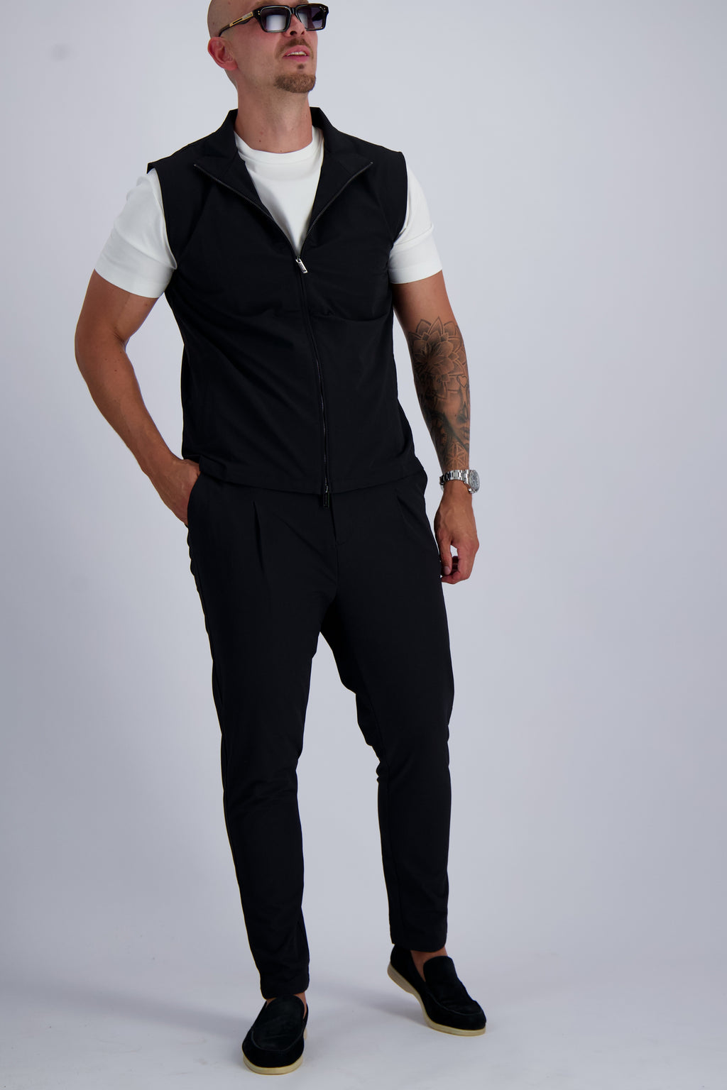 Les Brutes luxury Tech Bodywarmer in black. A premium essential for men who value timeless fashion and luxury. 