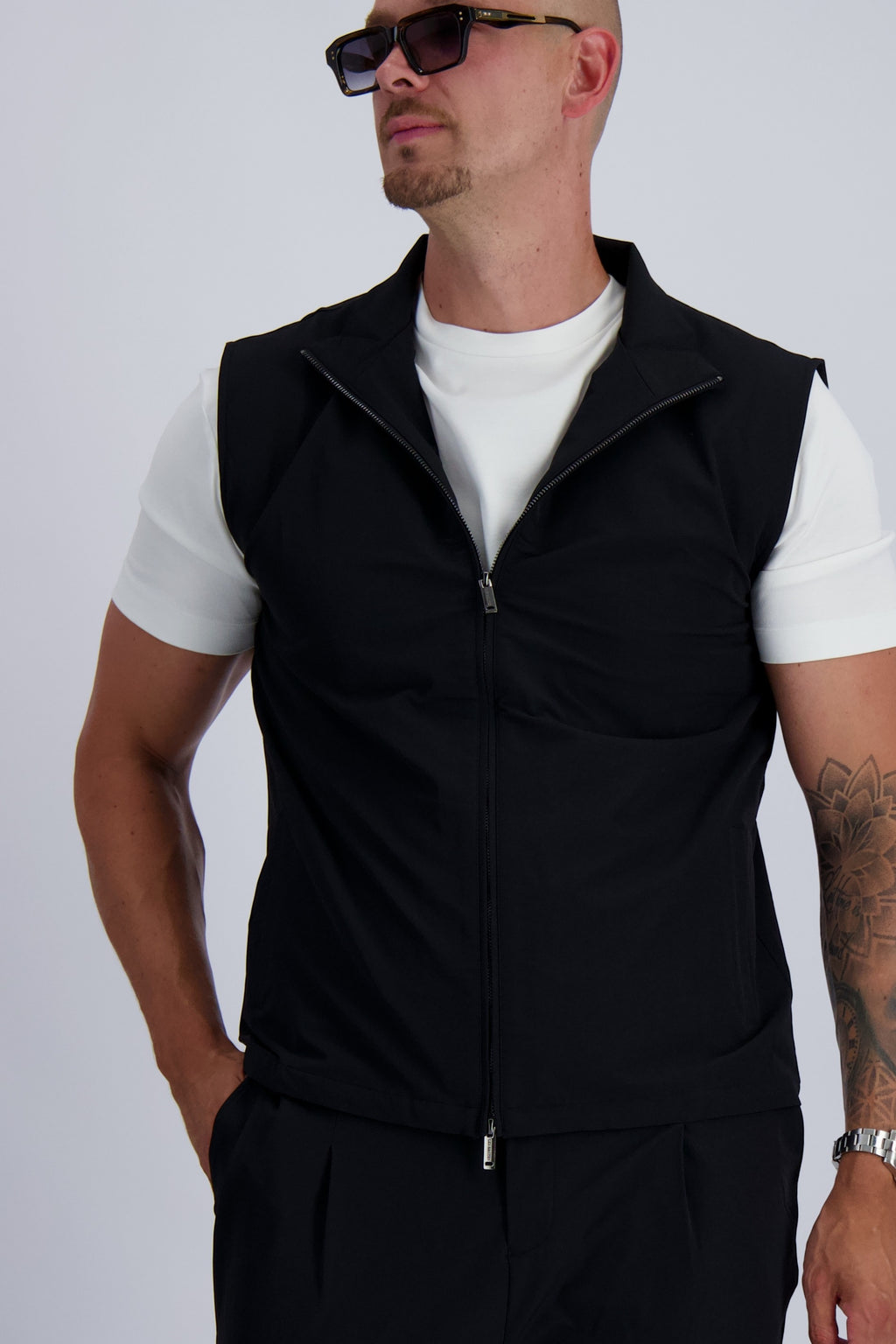 Les Brutes luxury Tech Bodywarmer in black. A premium essential for men who value timeless fashion and luxury. 