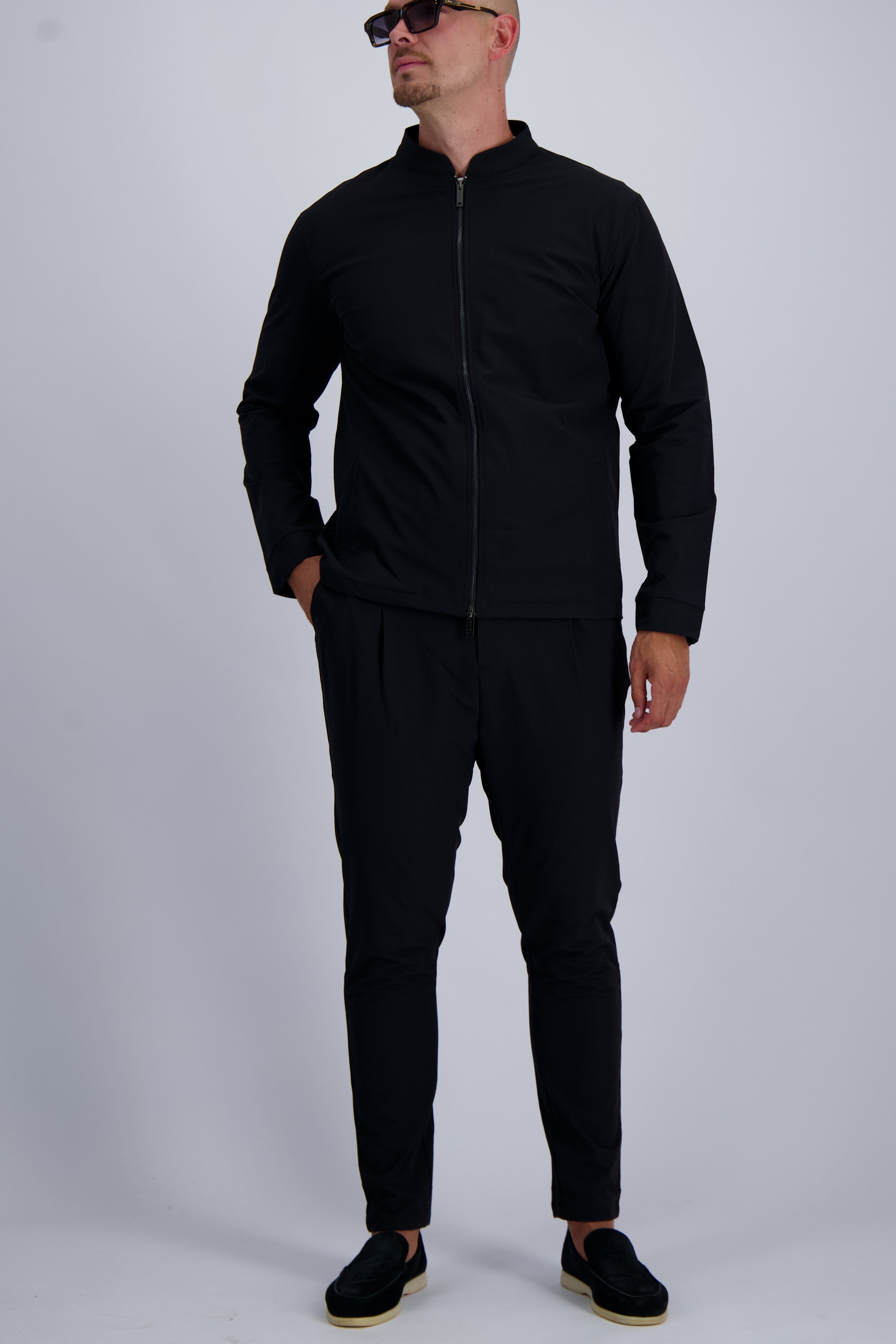 Les Brutes luxury Tech suit in black. A matching set including a Tech Jacket and trousers for men. 
