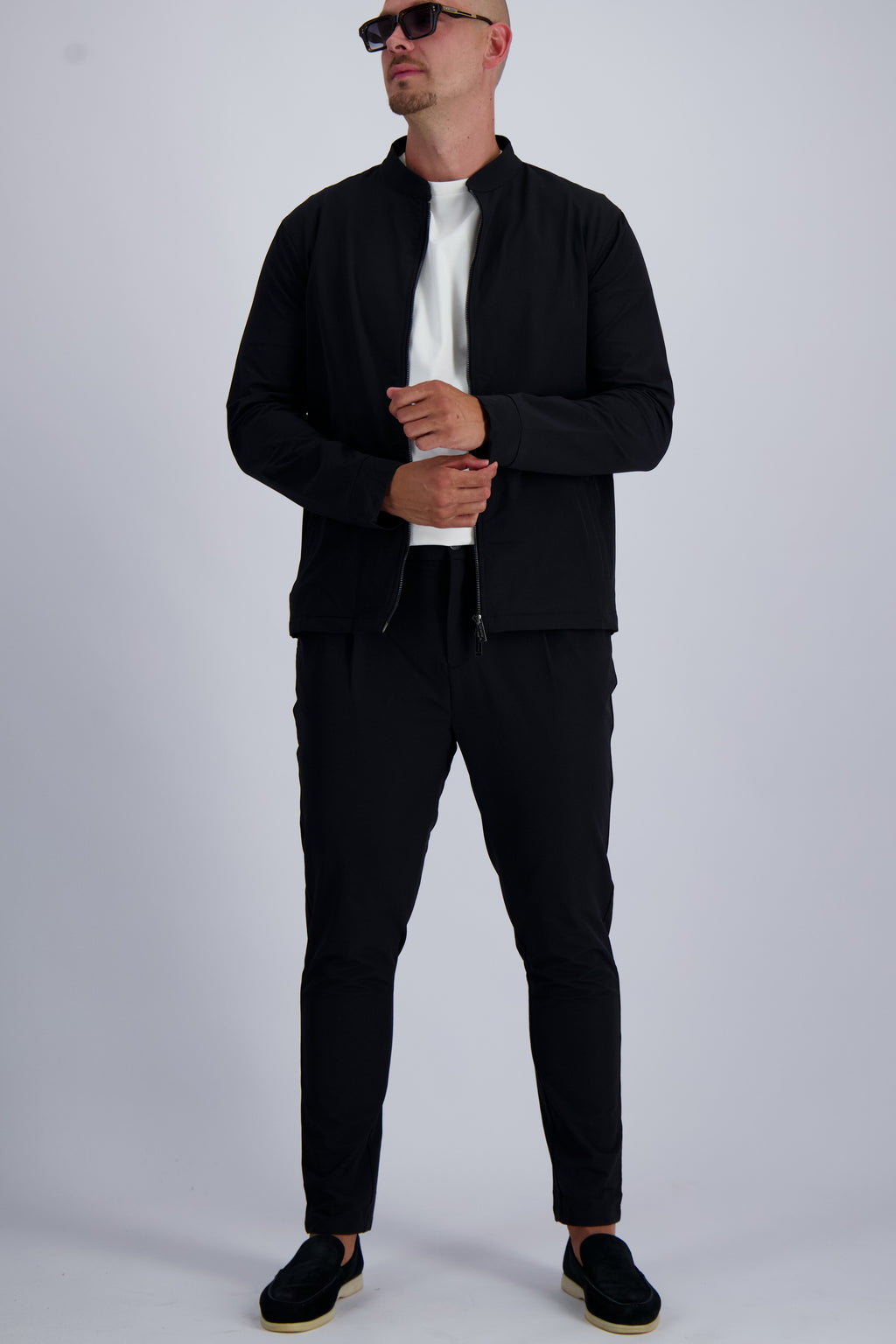 Les Brutes luxury Tech suit in black. A matching set including a Tech Jacket and trousers for men. 