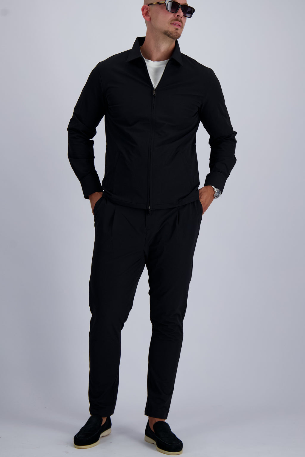 Les Brutes luxury Tech suit inclusing a overshirt and trousers. A premium matching set for men. 