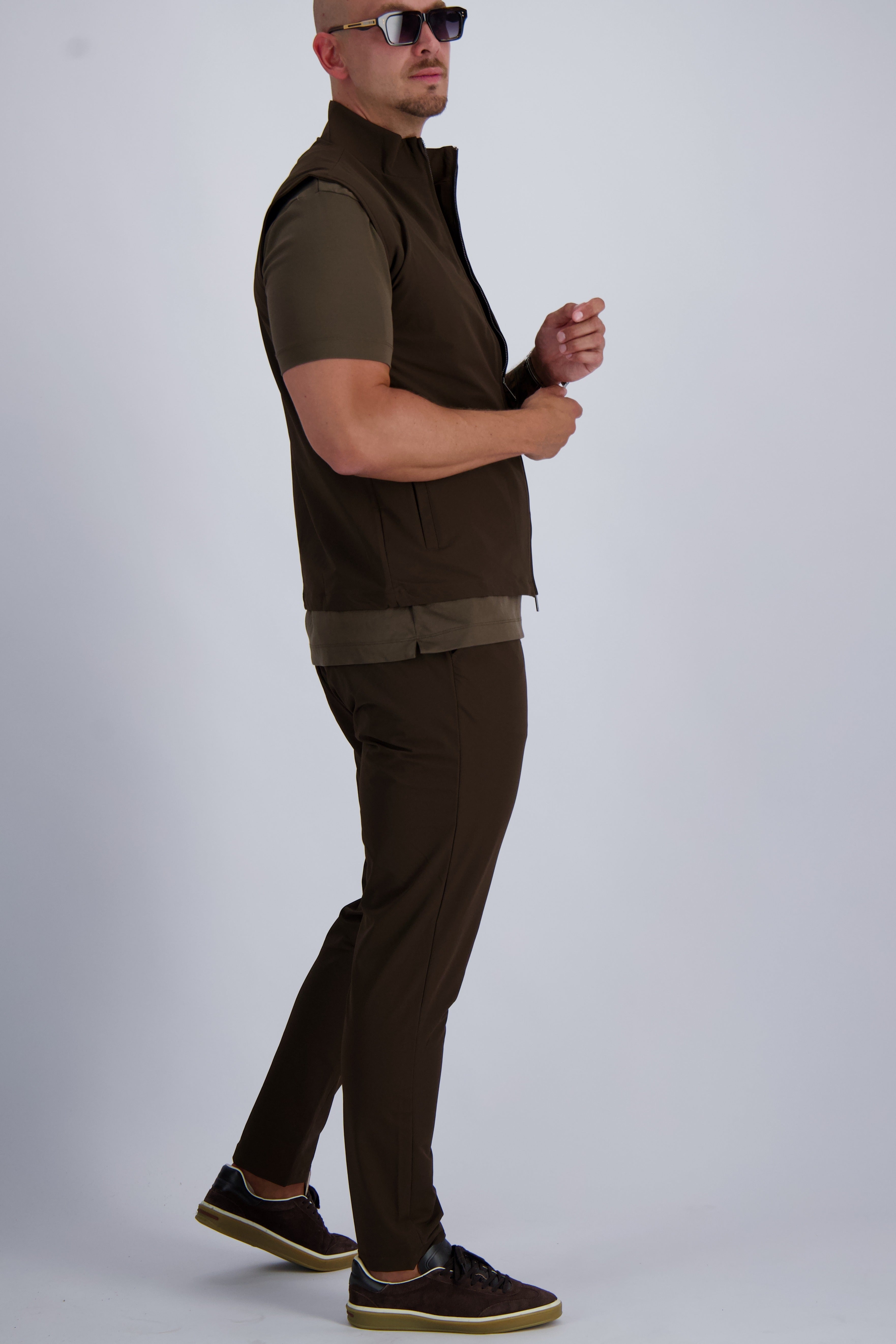 Les Brutes Tech set in dark brown. Matching luxury Tech trousers and bodywarmer.