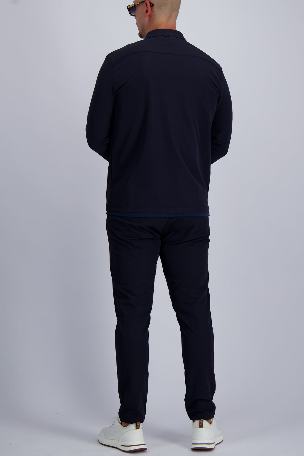 Les Brutes Tech set in Navy. Premium Tech suit with a Tech jacket and trousers in Navy blue. Timeless design for men who like smart casual wear. 