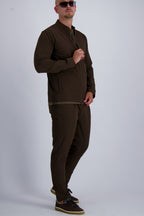 Les Brutes matching Tech suit including a Tech jacket and trousers in dark brown. Made with premium materials for extra comfort and a good fitting.