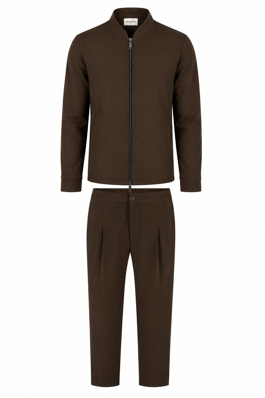 Les Brutes matching tech suit. A jacket and matching trousers in dark brown. Premium quality, crafted with luxury technical fabrics. 