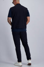 Les Brutes Tech set in Navy. Luxury Bodywarmer and matching trousers with a minimalist design. Crafted with premium fabrics for men who like timeless fashion. 