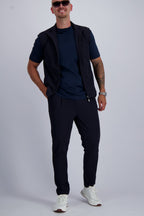 Les Brutes Tech set in Navy. Luxury Bodywarmer and matching trousers with a minimalist design. Crafted with premium fabrics for men who like timeless fashion. 