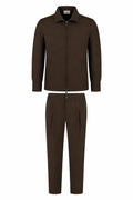 Les Brutes matching tech suit. A overshirt and matching trousers in dark brown. Premium quality, crafted with luxury technical fabrics. 