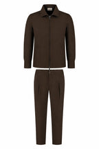 Les Brutes matching tech suit. A overshirt and matching trousers in dark brown. Premium quality, crafted with luxury technical fabrics. 