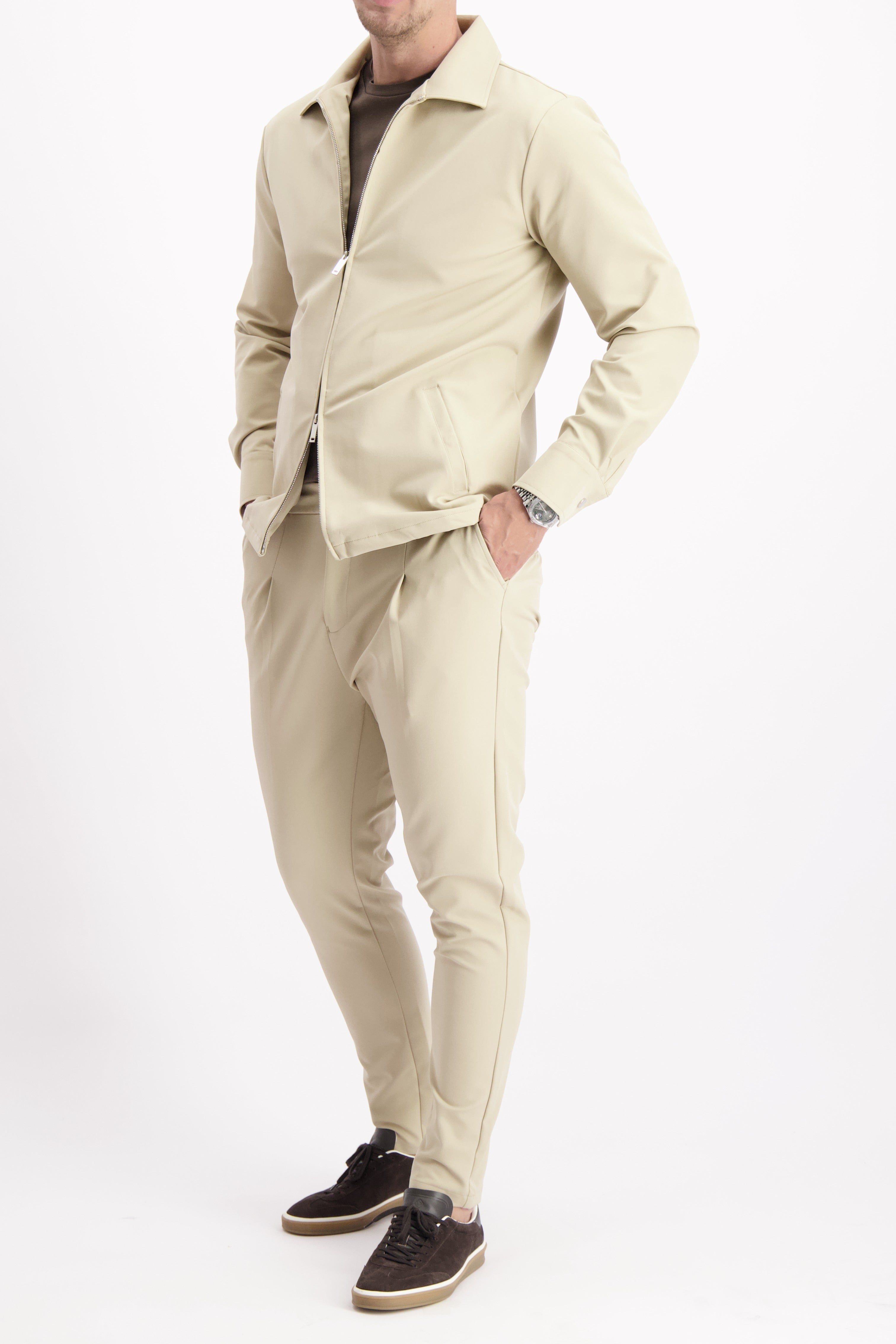Les Brutes Tech suit for men tailored fit. Tech suitbeige