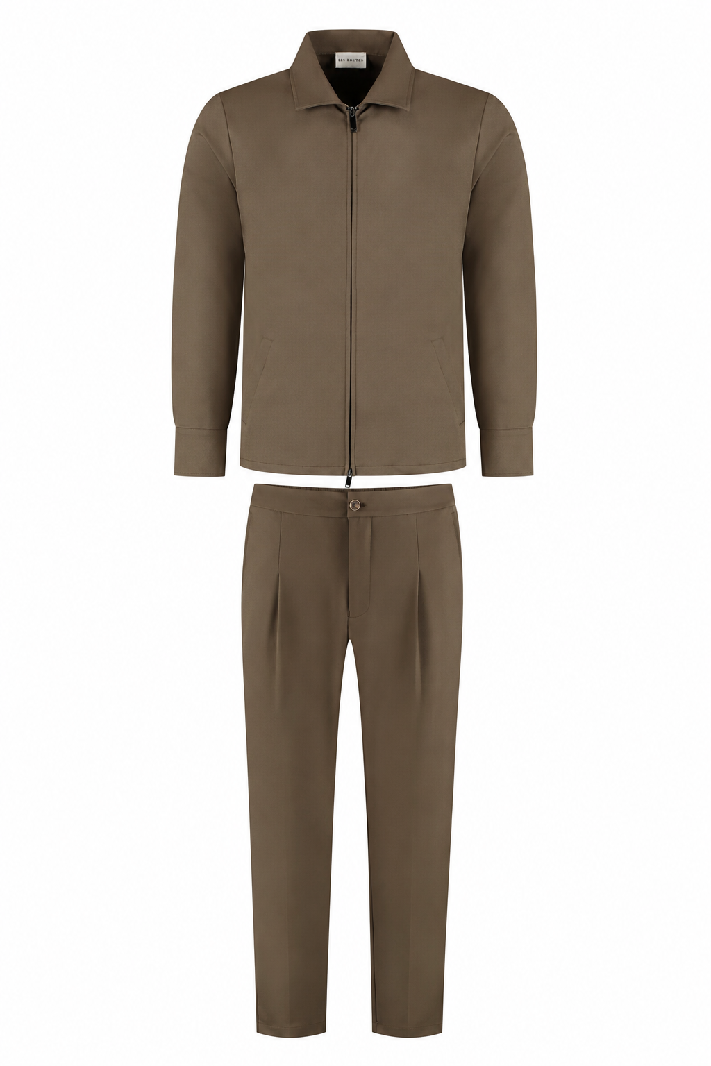 Les Brutes luxury Tech suit in brown. A overshirt and matching trousers. Crafted with high quality technical fabric for men. 