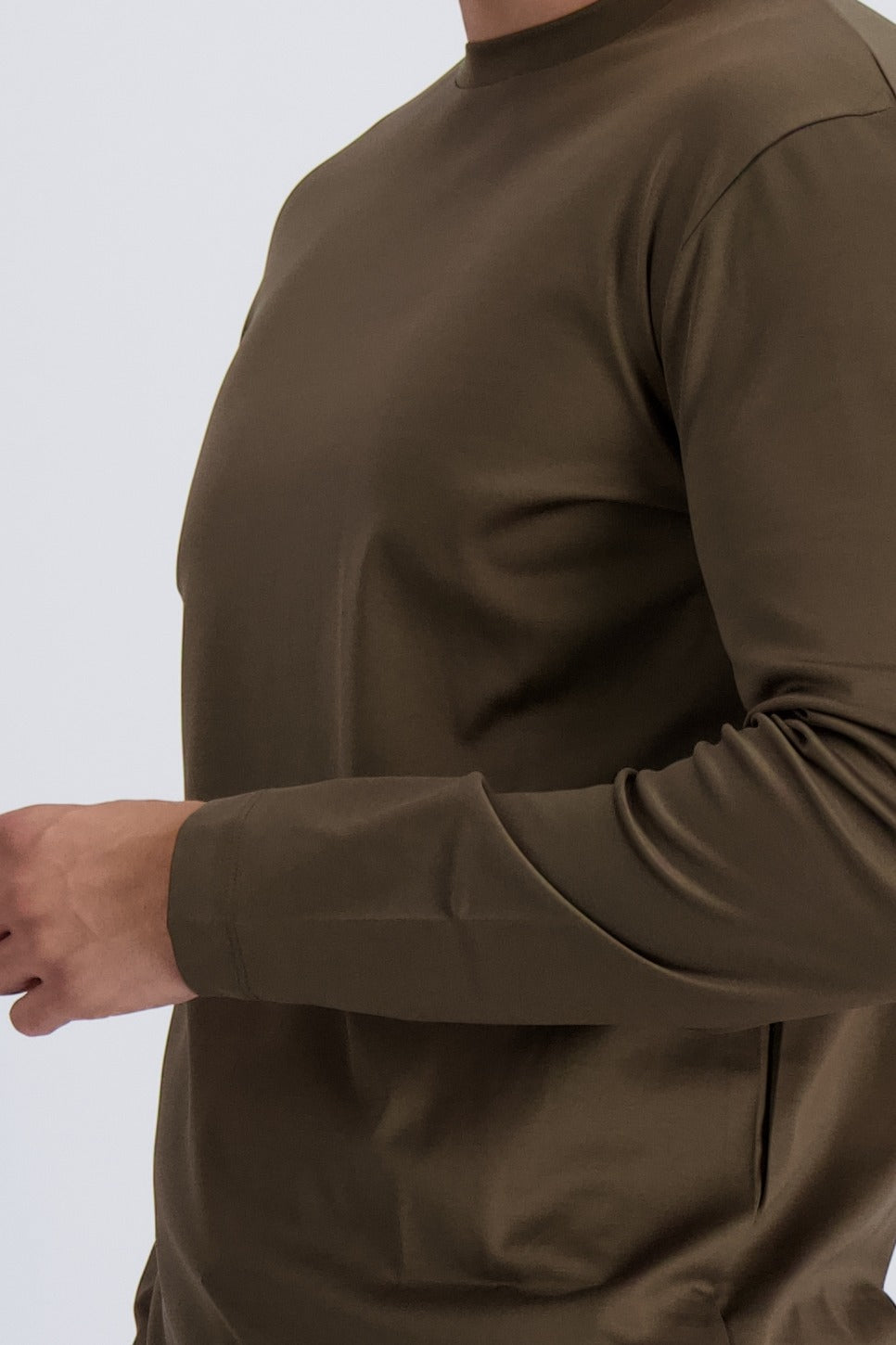 Les Brutes luxury mercerised t-shirt with longsleeves in brown. Premium quality, comfort fitting and luxury looks. 