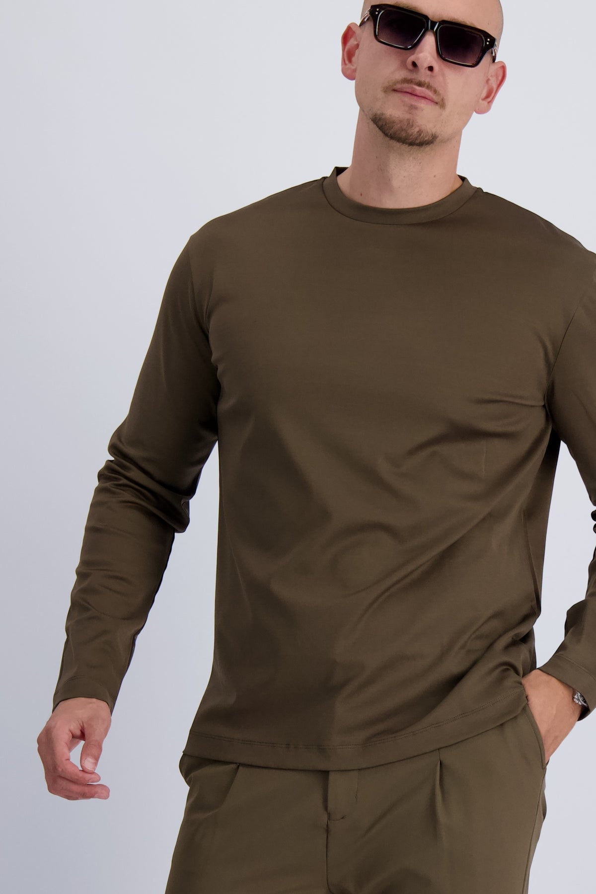 Les Brutes luxury mercerised t-shirt with longsleeves in brown. Premium quality, comfort fitting and luxury looks. 