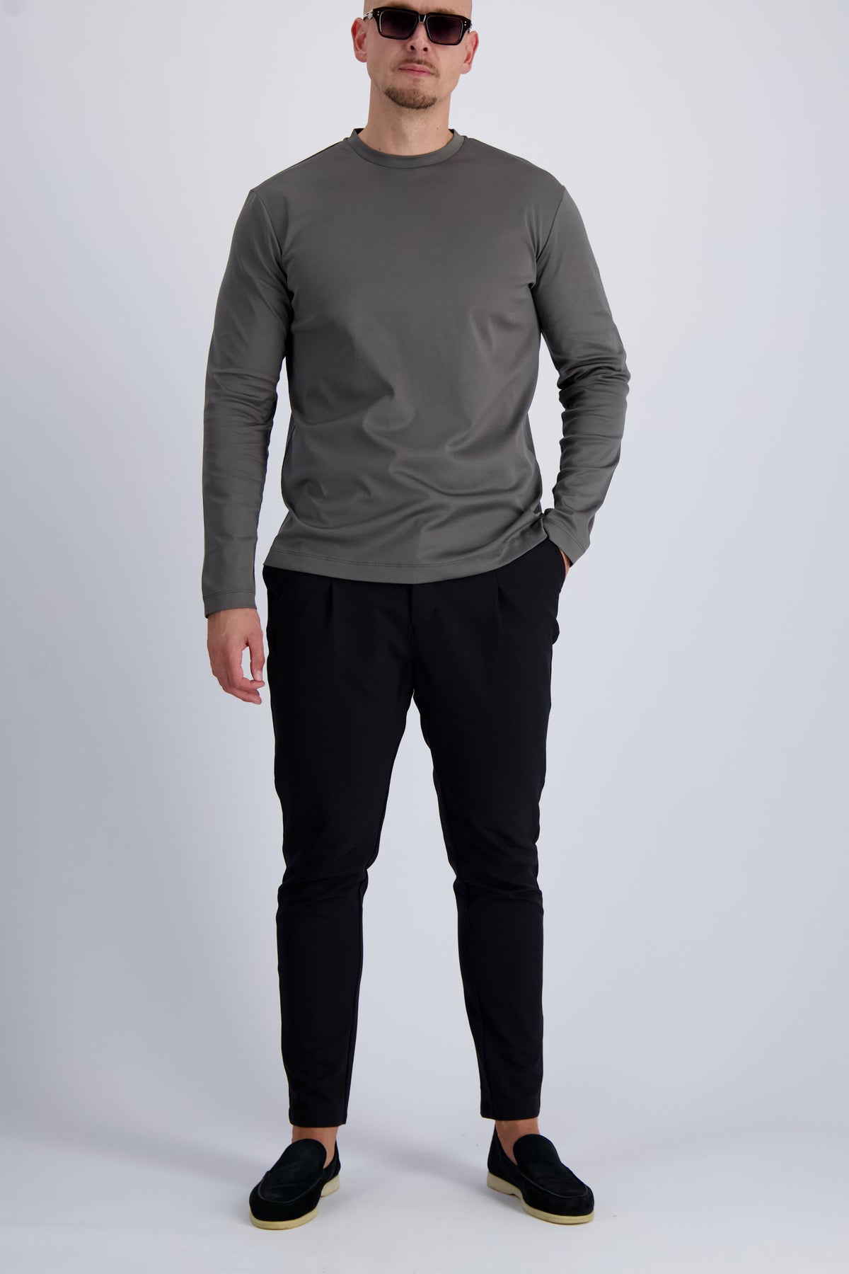 Les Brutes mercerised t-shirt with longsleeves in Grey. Premium quality, comfort fitting and luxury looks for men. 