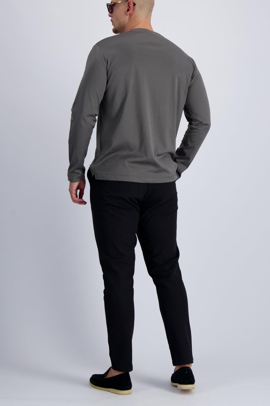 Les Brutes mercerised t-shirt with longsleeves in Grey. Premium quality, comfort fitting and luxury looks for men. 