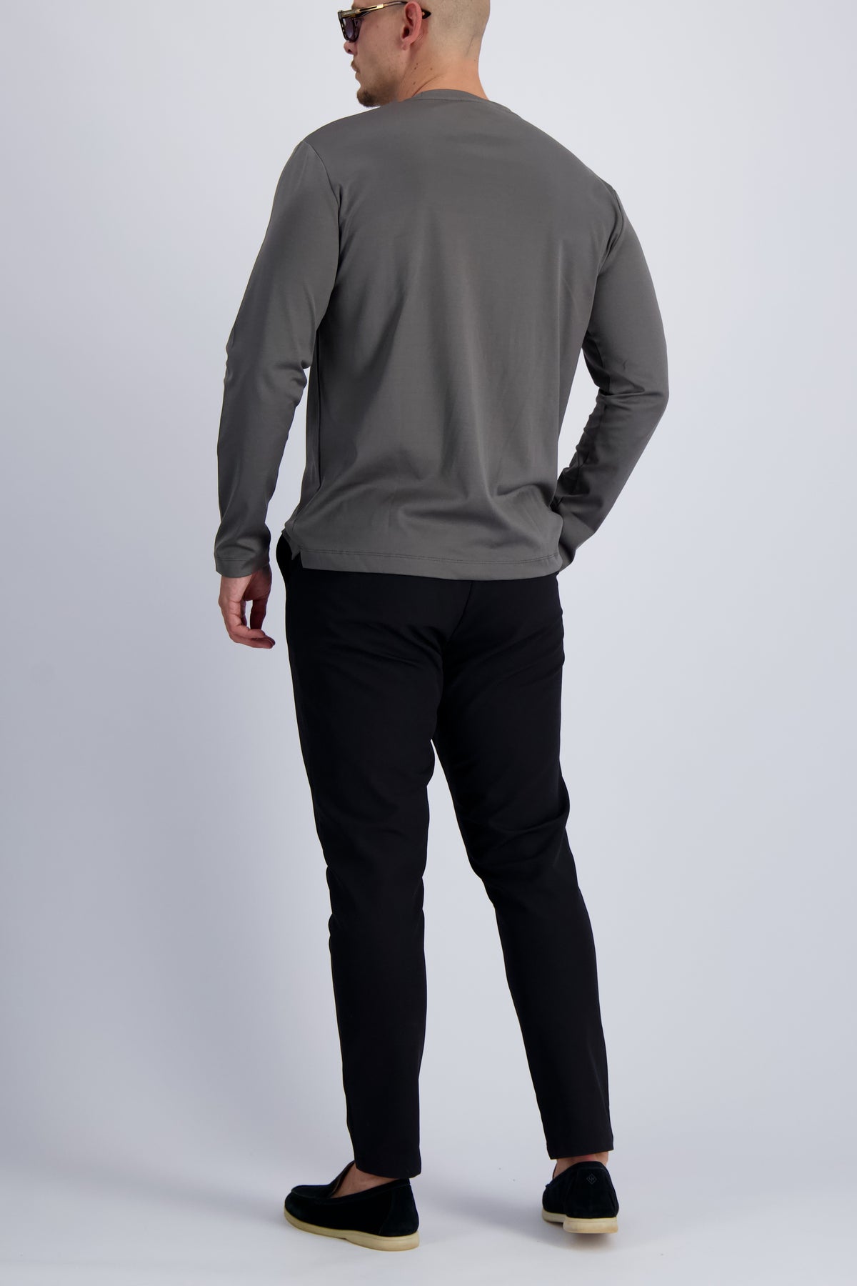 Les Brutes mercerised t-shirt with longsleeves in Grey. Premium quality, comfort fitting and luxury looks for men. 