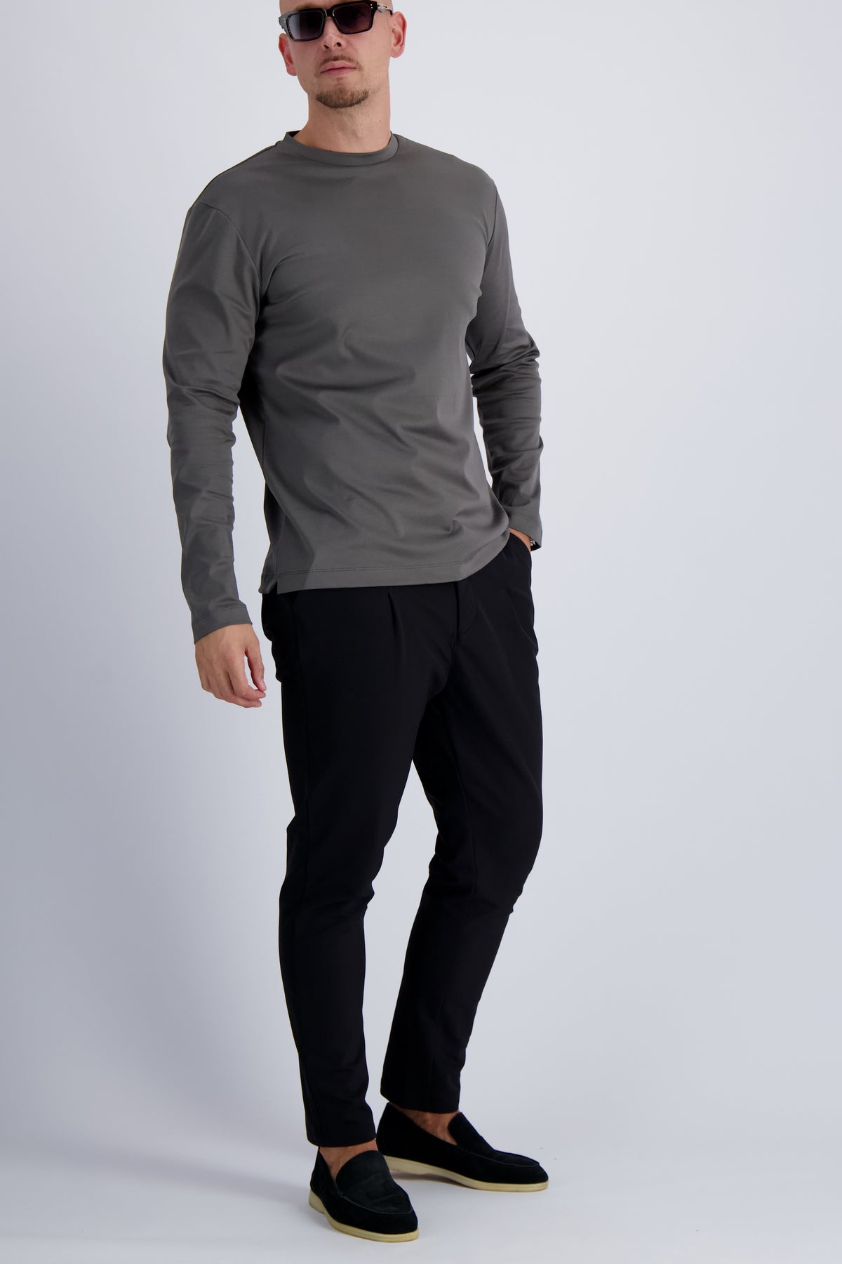 Les Brutes mercerised t-shirt with longsleeves in Grey. Premium quality, comfort fitting and luxury looks for men. 