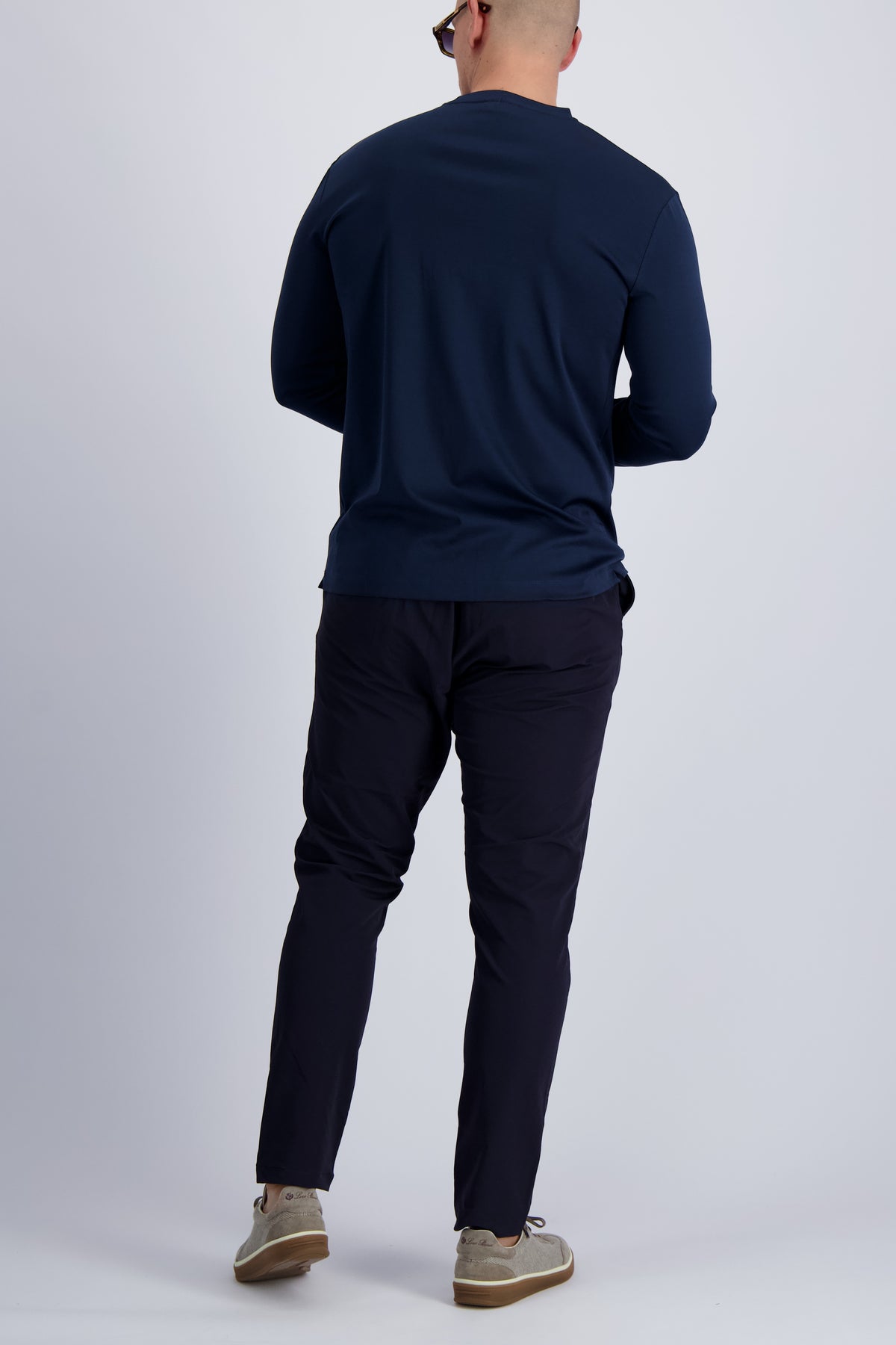 Les Brutes mercerised t-shirt with longsleeves in Navy. Premium quality, comfort fitting and luxury looks for men. 