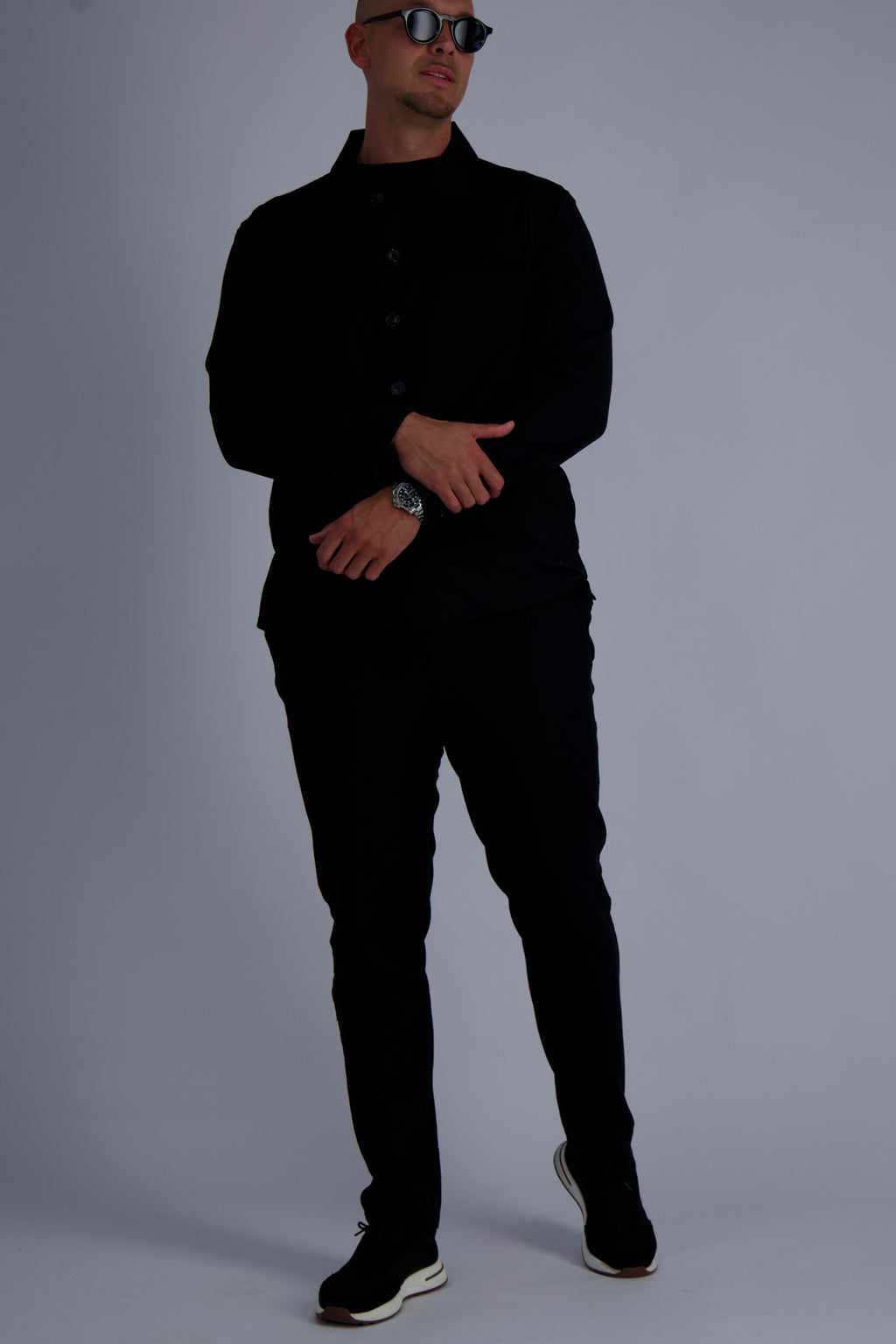 Luxury wool tech overshirt with buttons and chest pockets in black. Crafted with premium fabrics. A timeless design mens wear