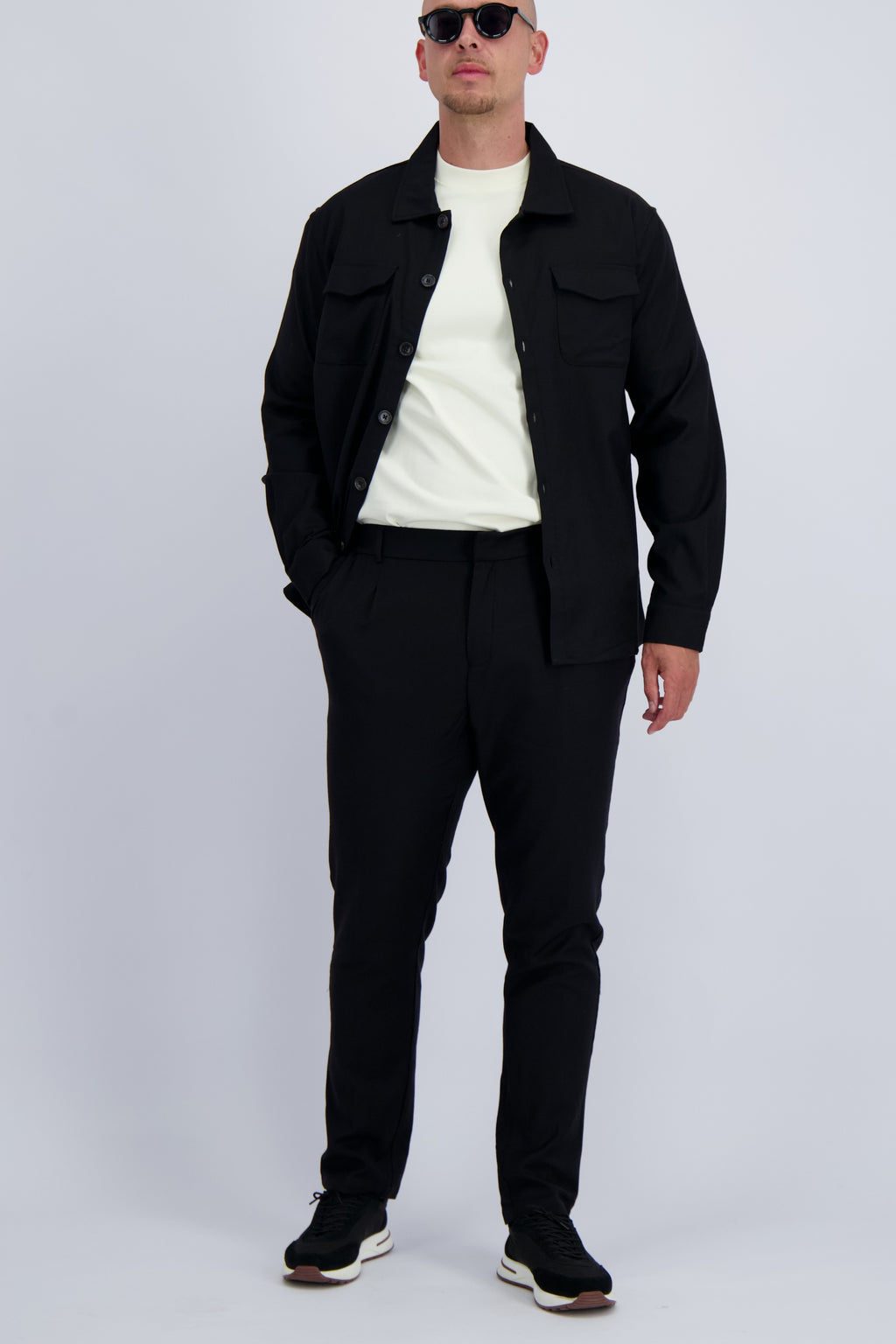 Luxury wool tech overshirt with buttons and chest pockets in black. Crafted with premium fabrics. A timeless design mens wear