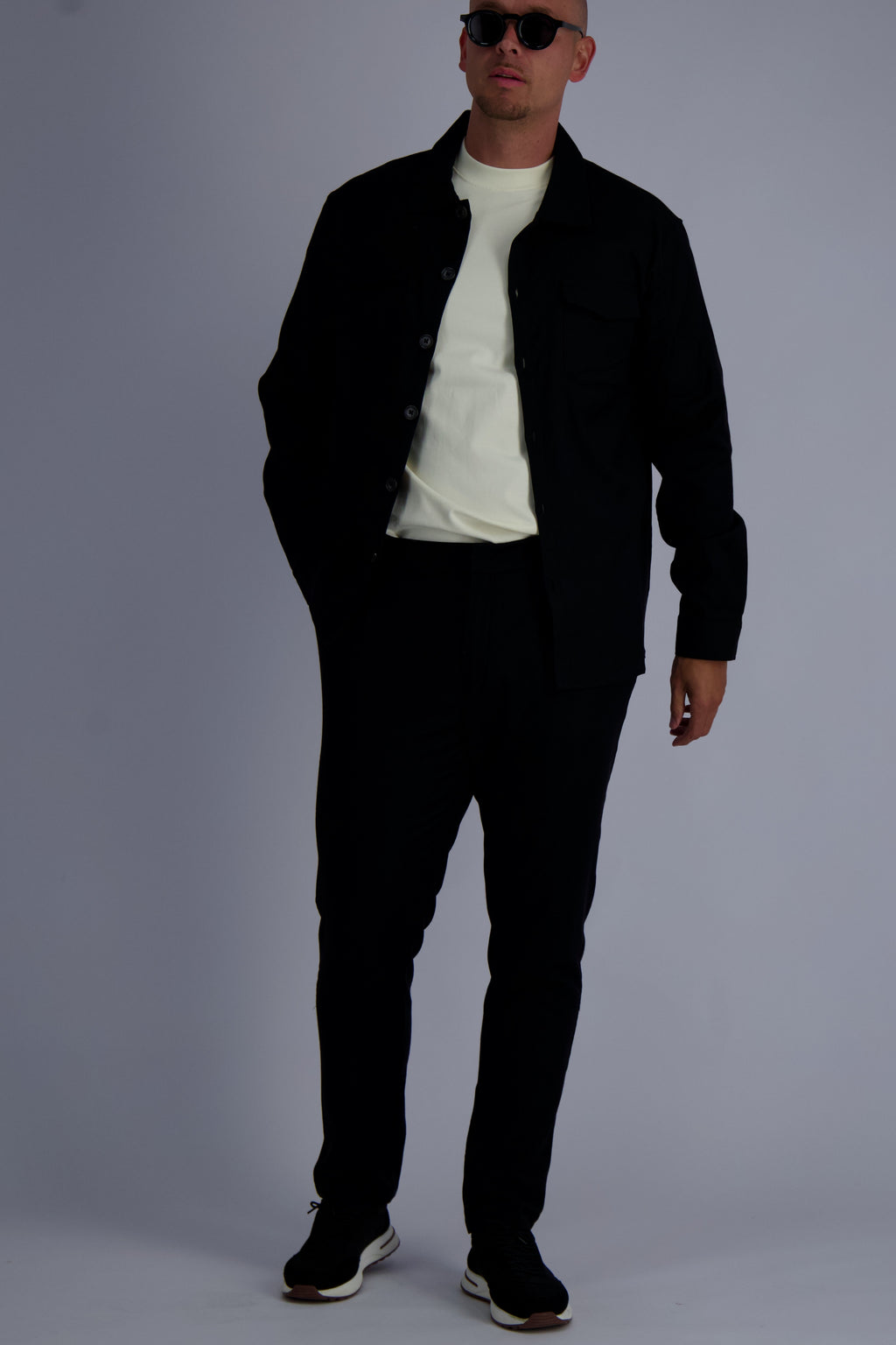 Luxury wool tech overshirt with buttons and chest pockets in black. Crafted with premium fabrics. A timeless design mens wear