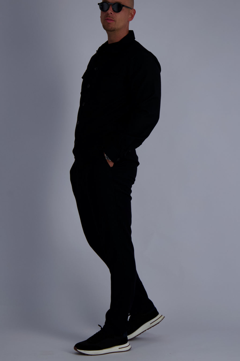 Luxury wool tech overshirt with buttons and chest pockets in black. Crafted with premium fabrics. A timeless design mens wear