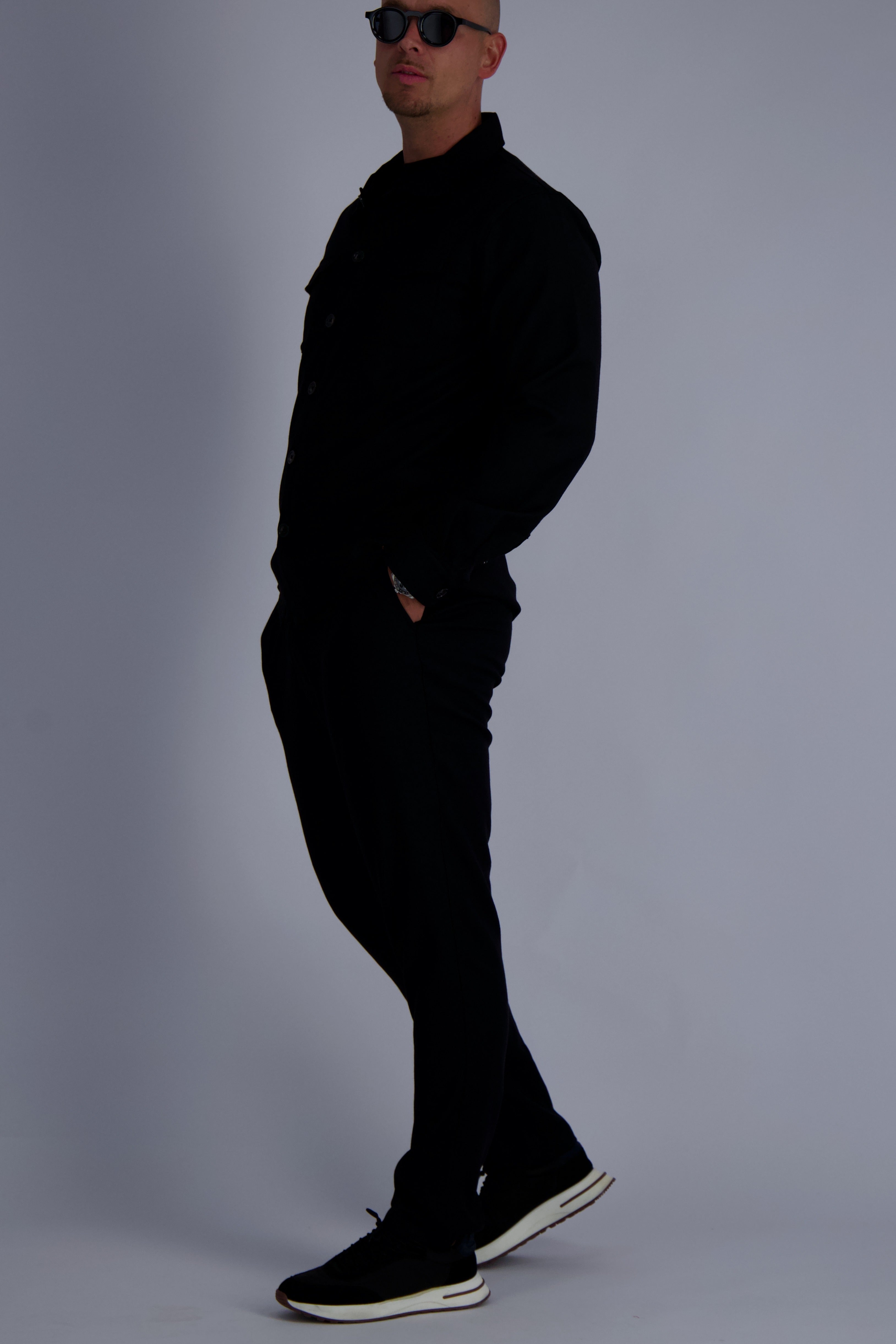 Luxury wool tech overshirt with buttons and chest pockets in black. Crafted with premium fabrics. A timeless design mens wear