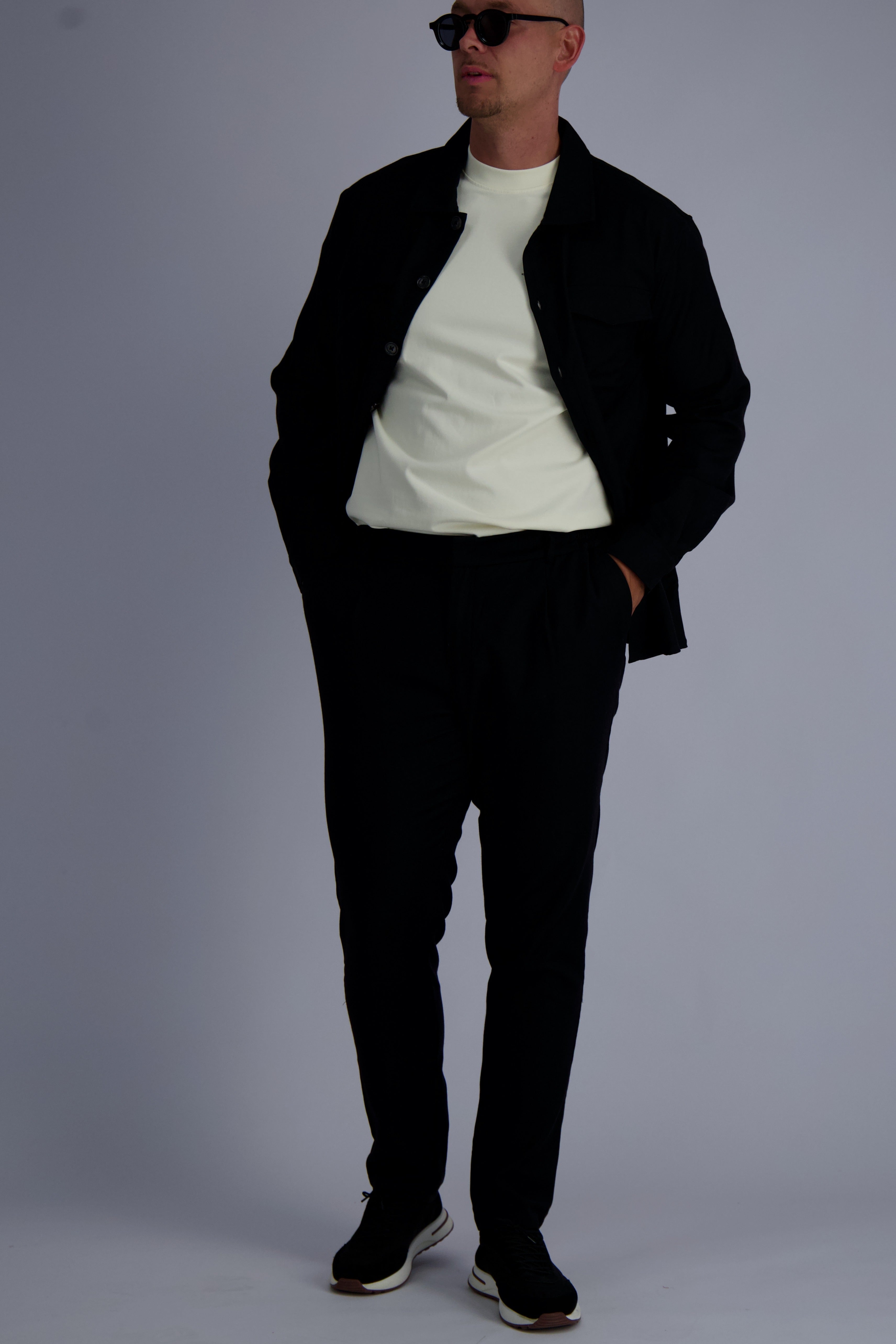 Luxury wool tech overshirt with buttons and chest pockets in black. Crafted with premium fabrics. A timeless design mens wear