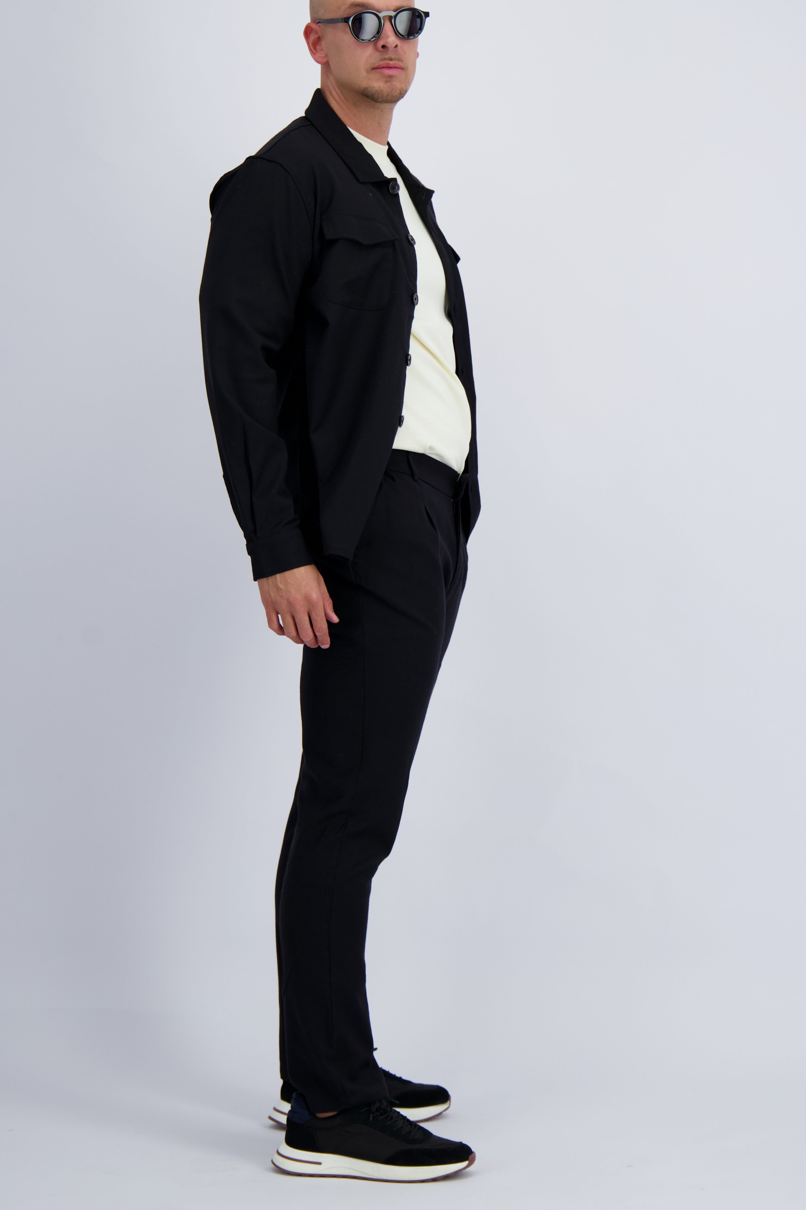 Luxury wool tech overshirt with buttons and chest pockets in black. Crafted with premium fabrics. A timeless design mens wear