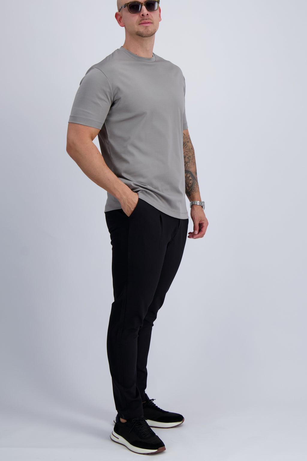 Les Brutes mens luxury t-shirt in mercerised cotton. Crafted from a premium double mercerised supima cotton fabric for extra shine. 